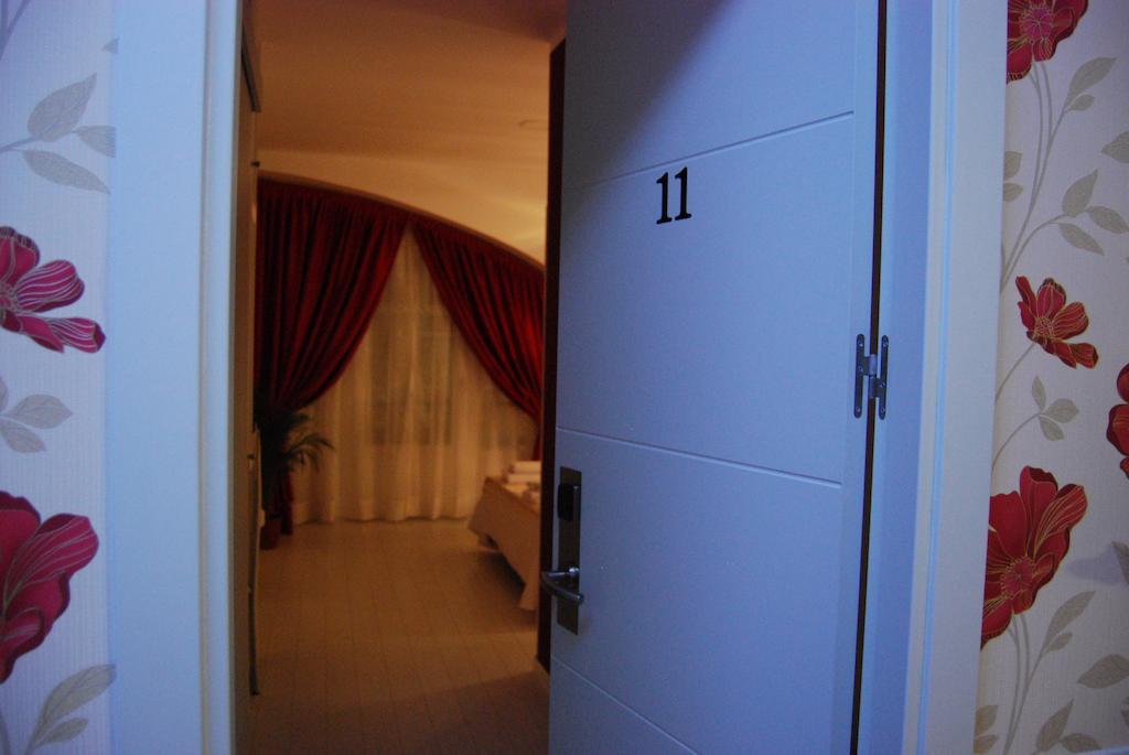 Hostal Petite Maman Madrid Room photo