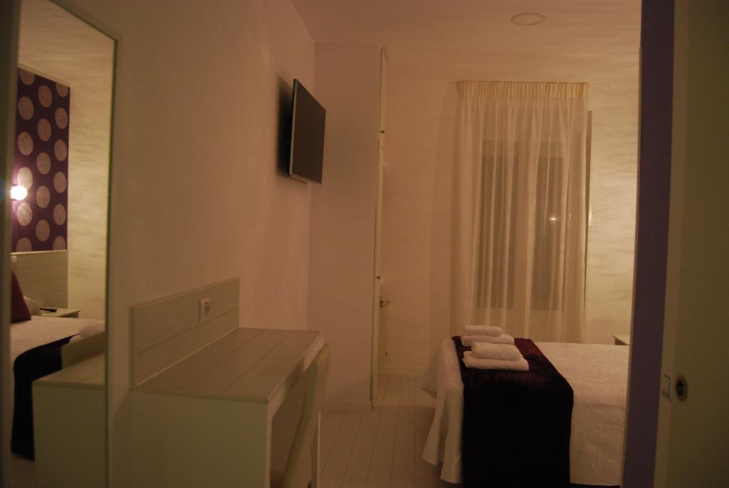 Hostal Petite Maman Madrid Room photo